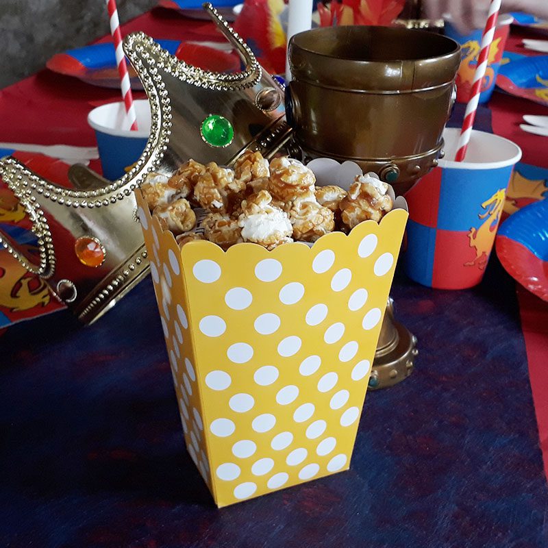 8-boites-pop-corn-pois-jaunes