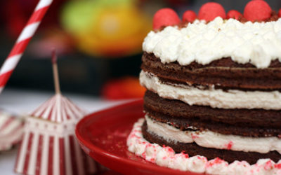 Un gâteau d’anniversaire sur le thème du cirque ! Un Red Velvet Cake !