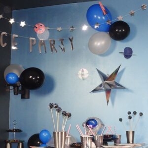 ballons bleus espace