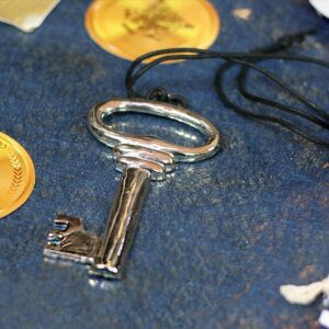 collier grosse clécollier grosse clé décoration d'anniversaire Fort Boyard