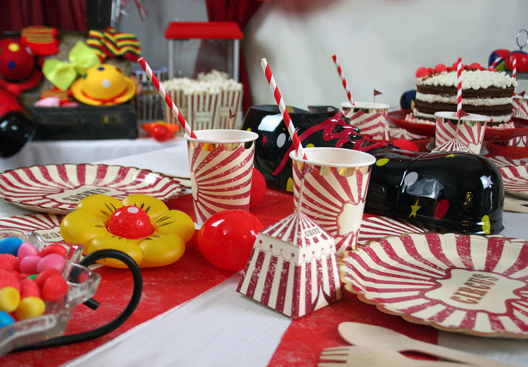 Décoration de gâteau sur le thème du cirque et du carnaval - Pour
