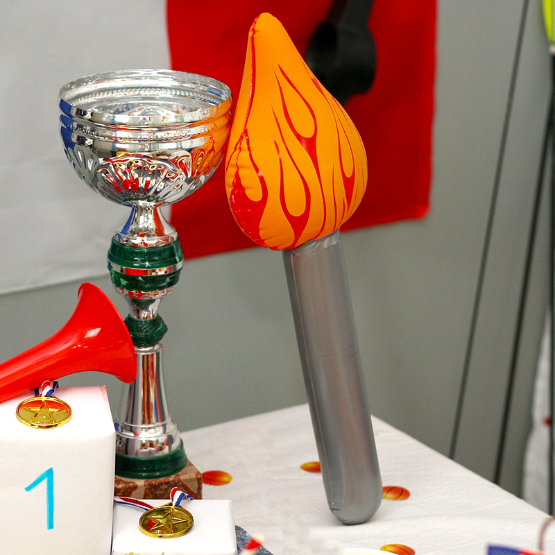 Réalisez une flamme olympique avec Wesco pour le carnaval  Flamme olympique,  Activité centre de loisir, Idée de jeux