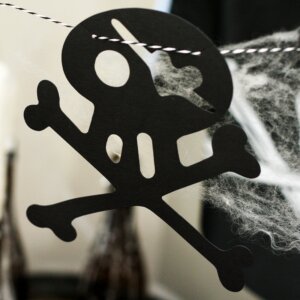 Détail guirlande pirate party