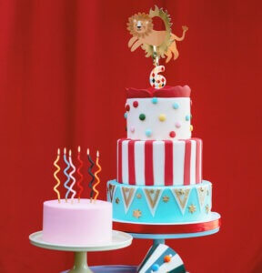 bougies torsadées arc-en-ciel